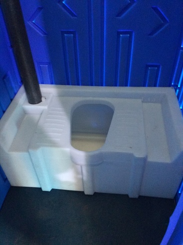 Туалетная кабина для стройки Эконом с азиатским баком в Курске .Тел. 8(910)9424007